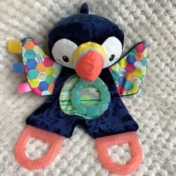 Infantino Cuddly Teether Puffin Crinkle Head Wings Tummy Embroidered Eyes - Picture 2 of 7